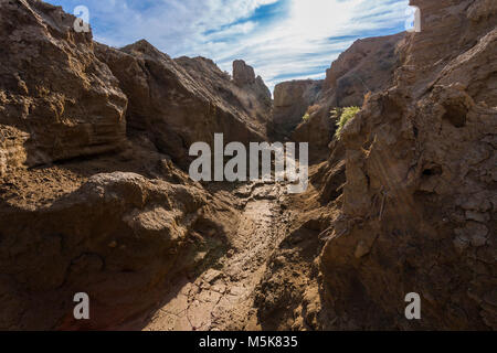 Canyon del Fiume essiccato in Gobustan deserto, Azerbaigian Foto Stock