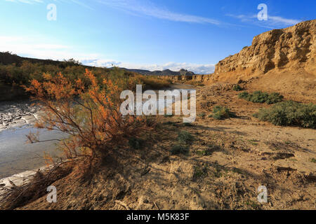 Il fiume di essiccazione in Gobustan deserto, Azerbaigian Foto Stock