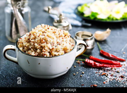 Qhinoa bollita in una terrina helthy cibo, stock photo Foto Stock