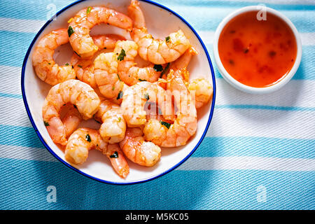 Gamberi con peperoncino dolce dip Foto Stock