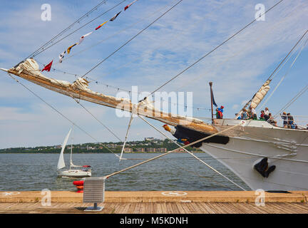 Esmeralda a tall ship prendendo parte alla TALL SHIPS REGATTA 2017, Quebec, Provincia di Quebec, Canada. Foto Stock