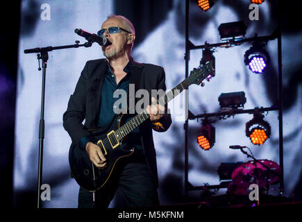 Nik Kershaw suona un indovinello al Rewind Festival, Scone Palace, Perth, 22 e 23rd luglio 2017 sul palco principale Picture: Martin Bone 23/07/2017 Foto Stock