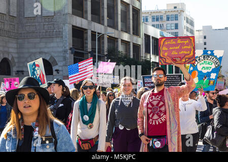 Donna di marzo nel centro cittadino di Los Angeles, 20 Gennaio 2018 Foto Stock