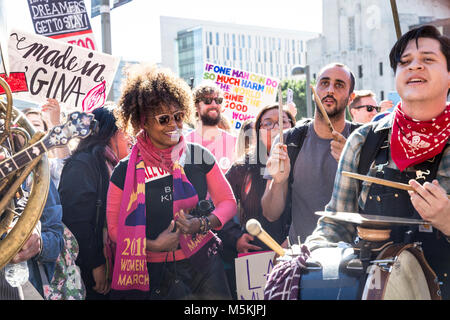 Donna di marzo nel centro cittadino di Los Angeles, 20 Gennaio 2018 Foto Stock