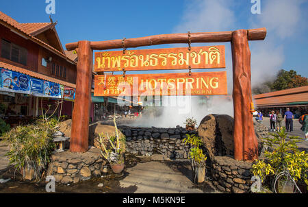 CHIANG RAI, Thailandia, febbraio 20, 2017 - Thaweesin primavera calda, provincia di Chiang Rai, Thailandia Foto Stock