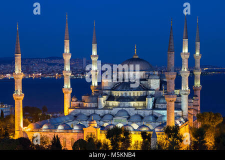 Notte vista sulla Moschea Blu, Istanbul, Turchia. Foto Stock