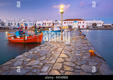 Vecchio porto al tramonto, Mykonos, Grecia Foto Stock