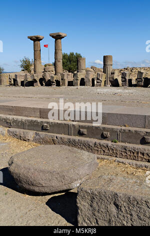 Resti del tempio di Athena nelle rovine della città antica di Assos, Turchia Foto Stock