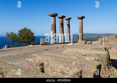 Resti del tempio di Athena nelle rovine della città antica di Assos, Turchia Foto Stock