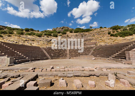 Antico anfiteatro nelle rovine della città antica di Assos, Turchia Foto Stock