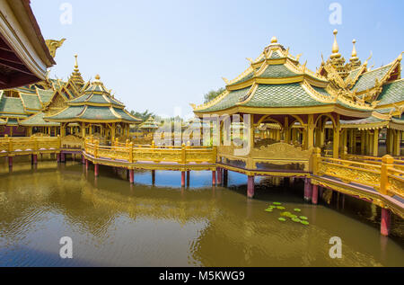SAMUT PRAKAN, Thailandia, Marzo 6, 2017 - Padiglione delle illuminato nella città antica Park, Muang Boran, Samut Prakan provincia, Thailandia Foto Stock