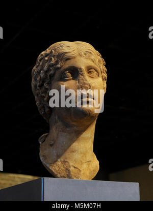 Agrippina Maggiore (14 BC-33). Nobildonna romana, nipote di Augusto. La moglie del generale germanico e madre dell'imperatore Caligola. Busto di Agrippina come divinità ellenistica ma con moda pettinatura. Il marmo. Inizio dell'Impero Romano. Museo Roman-Germanic. Colonia. Germania. Foto Stock