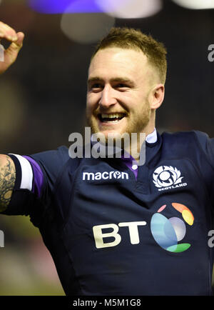 Stuart Hogg della Scozia festeggia dopo la partita RBS Six Nations a BT Murrayfield, Edimburgo. PREMERE ASSOCIAZIONE foto. Data immagine: Sabato 24 febbraio 2018. Vedi la storia della PA RUGBYU Scozia. Il credito fotografico dovrebbe essere: Ian Rutherford/PA Wire. . Foto Stock