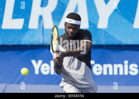 Delray Beach, FL, Stati Uniti d'America. 24 Febbraio, 2018. Delray Beach, FL - 24 febbraio: Francesco Tiafoe (USA) sconfitte Hyeon Chung (KOR) 57 64 64durante i quarti di finale corrisponde al 2018 Delray Beach Open svoltasi al Delray Beach Tennis Center di Delray Beach, Florida. Credito: Andrea, Patrono/filo di Zuma Credito: Andrea, Patrono/ZUMA filo/Alamy Live News Foto Stock