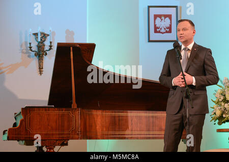Varsavia, Polonia. 24 Febbraio, 2018. Presidente polacco Andrzej Duda parla prima di un Chopin-commemorativo in concerto a Varsavia, Polonia, nel febbraio 24, 2018. Il concerto si è tenuto sabato in occasione del bicentenario di Chopin prima esecuzione pubblica. Credito: Jaap Arriens/Xinhua/Alamy Live News Foto Stock