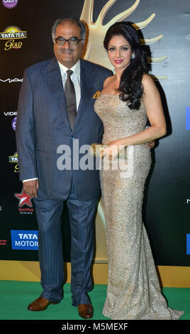 PICS FILE: RAS di Macao e la Cina.Bollywood Star Sridevi Kapoor morto a 54. Sridevi (R) sul tappeto rosso con il marito produttore di film Boney Kapoor (L) in corrispondenza del XIV International Indian Film Academy (IIFA) al Venetian Macao 6 luglio 2013. Credito: Jayne Russell/Alamy Live News Foto Stock