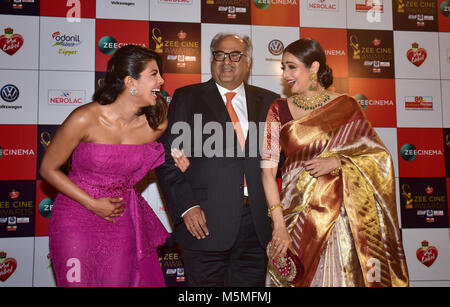 File. 24 Febbraio, 2018. Bollywood superstar Sridevi Kapoor (b. Agosto 13, 1963 - d. Febbraio 24, 2018) è morto di un attacco di cuore, la sua famiglia dice. Ella era 54. L'attrice conosciuta semplicemente come Sridevi passate a Dubai, dove stava per partecipare ad un matrimonio di famiglia. Nella foto: 19 dicembre 2017 - Mumbai, India - attrice cinematografica di Pavel Chopra, Kapoor ossea e Sridevi frequentare il tappeto rosso in caso di Zee Cine Awards 2018 a massa MMRDA, Bandra di Mumbai. Credito: SOPA/ZUMA filo/Alamy Live News Foto Stock