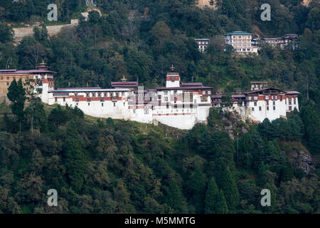 Trongsa, Bhutan. Trongsa Dzong (Monastery-Fortress) nel tardo pomeriggio. Foto Stock