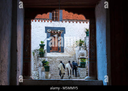 Trongsa, Bhutan. Ingresso nel primo cortile del Trongsa Dzong (Monastery-Fortress). Foto Stock