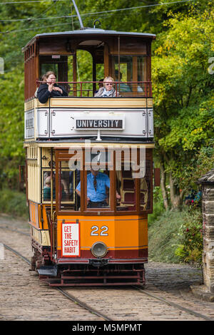 Glasgow Corporation trasporto n. 22 a 1940s rievocazione fine settimana presso il National Tramway Museum, Crich, Derbyshire, England, Regno Unito Foto Stock