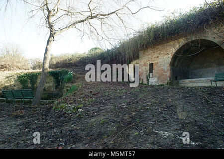 Abbeveratoio a Monterongriffoli, San Giovanni d'Asso, Toscana, Italia Foto Stock