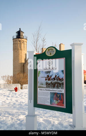 Città Mackinac, Michigan, Stati Uniti d'America - 14 Febbraio 2018 : Digital Signage presso Old Mackinac Point Lighthouse in città Mackinac, Michigan in inverno. Foto Stock