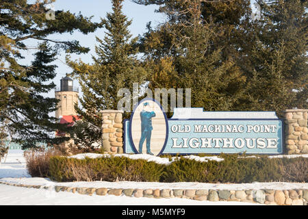Città Mackinac, Michigan, Stati Uniti d'America - 14 Febbraio 2018 : Digital Signage presso Old Mackinac Point Lighthouse in città Mackinac, Michigan in inverno. Foto Stock
