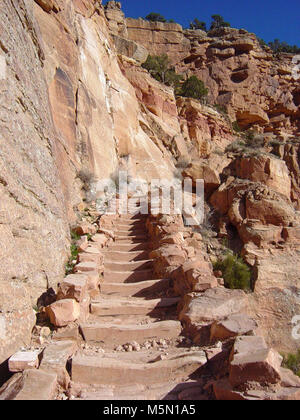 D South Kaibab Trail scalinata sopra Ooh Aah Point - . Scala attraverso la Coconino arenaria sulla SOUTH KAIBAB TRAIL appena sopra OHH AHH punto. Parco Nazionale del Grand Canyon Foto Stock