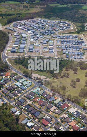 Vista aerea del nuovo alloggiamento dello sviluppo in Fletcher si trova sulle frange occidentali della città di Newcastle - Nuovo sviluppo residenziale come questo Foto Stock