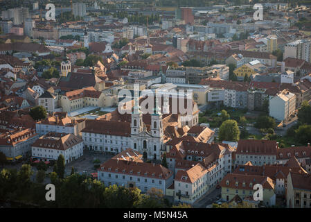 Panorama di Graz in Austria come visto dalla collina del castello (Schlossberg) Foto Stock