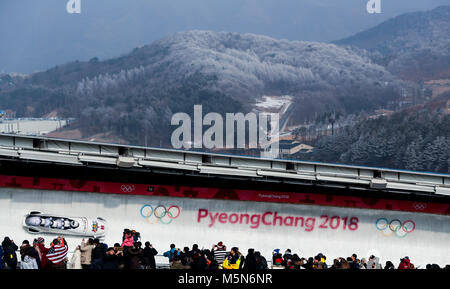 La lettonia Oskars Melbardis e il suo team durante la 4-uomo Bob all'Olympic Centro di scorrimento durante il giorno sedici del PyeongChang 2018 Giochi Olimpici Invernali in Corea del Sud. Foto Stock