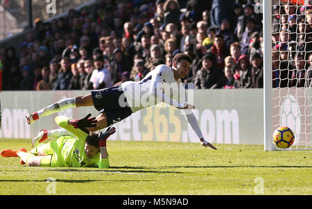 Tottenham Hotspur's dele Alli sembra andare giù durante il match di Premier League a Selhurst Park, Londra. Foto Stock