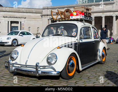 Bruxelles, Belgio - 16 febbraio: una Sheik vuole acquistare il presidente dell'Uruguay VW Beetle per 1 milioni di euro. Old Fashion VW Beetle Herbie stile in Bruxelles Foto Stock