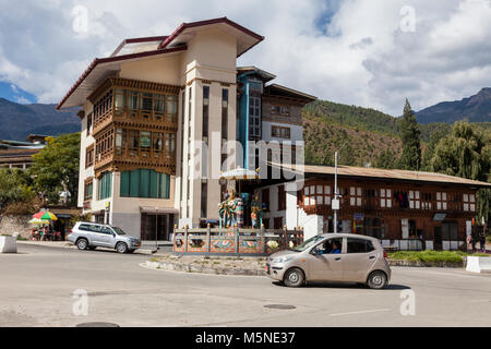 Thimphu, Bhutan. Rotatoria con divinità buddista di prosperità e di ricchezza. Foto Stock