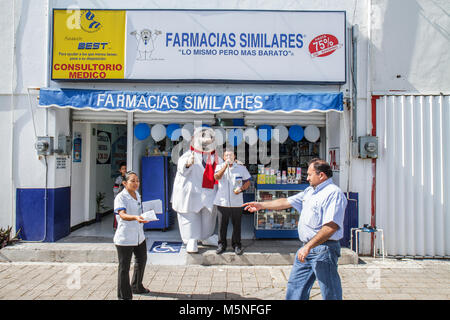 Cancun Messico,Messico,Avenida,Tulum,piccola impresa,farmacia,drogheria,shopping shopper shopping negozi di vendita di mercato di acquisto, negozi di negozi di busines Foto Stock