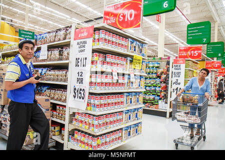 Cancun Messico, Messico, Penisola di Yucatán, Quintana Roo, Avenida Xcaret, Walmart Big-Box, grandi magazzini, shopping shopper shopping negozi di mercato Marke Foto Stock