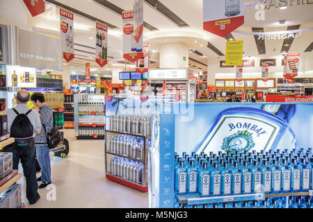 Cancun Messico,Messico,Penisola di Yucatán,Quintana Roo,Aeroporto Internazionale di Cancun,duty free,shopping shopper shopping negozi mercato mercati Foto Stock