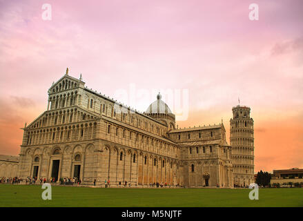 Piazza dei miracoli al tramonto Foto Stock