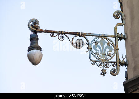 Firenze lanterna originale con il simbolo della città. Foto Stock