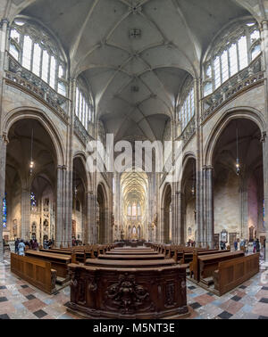 Una vista dentro la storica cattedrale di San Vito a Praga, situato entro le mura del Castello di Praga, Repubblica Ceca Rebublic Foto Stock