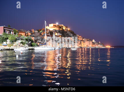 Sibenik città vecchia di notte, Croazia Foto Stock