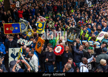 Per gli appassionati di calcio di tutto il Regno Unito si raccolgono nella zona centrale di Londra a marzo contro l'estremismo sotto il banner del FLA (football lads alliance), London, Regno Unito Foto Stock