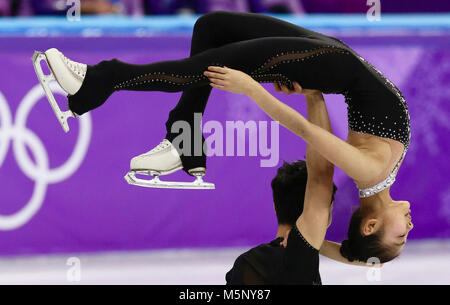 Gangneung, Corea del Sud. Xiv Feb, 2018. RYOM TAEOK e KIM JU SIK della Corea del Nord durante il pattinaggio artistico: Coppia pattinaggio libero Pattinaggio sul Ghiaccio Gangneung Arena durante il 2018 Pyeongchang Giochi Olimpici Invernali. Credito: Jon Gaede/ZUMA filo/Alamy Live News Foto Stock