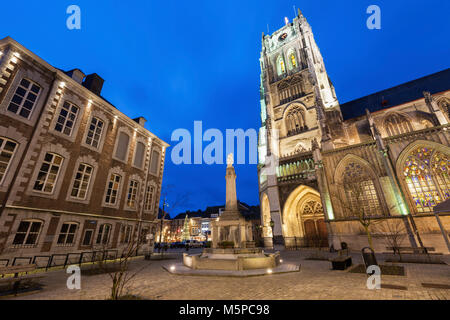 Tongeren Basilica di notte. Tongeren, la Vallonia, Belgio. Foto Stock