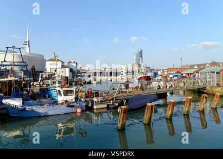 Centro storico di Porto di campanatura in Portsmouth Inghilterra Hampshire REGNO UNITO Foto Stock