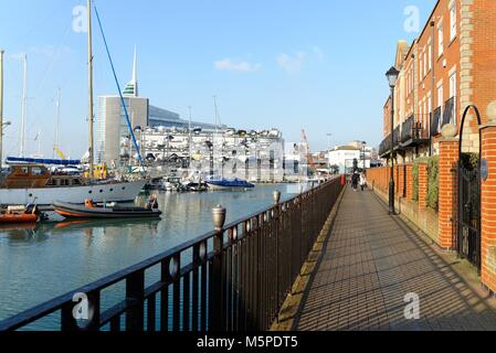 Centro storico di Porto di campanatura in Portsmouth Inghilterra Hampshire REGNO UNITO Foto Stock