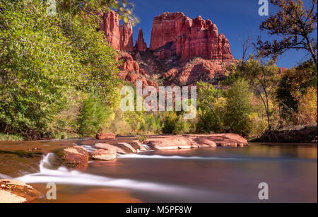 Cathedral Rock in Oak Creek Canyon, vicino alla città di Sedona, Yavapai County, Arizona, Stati Uniti Foto Stock