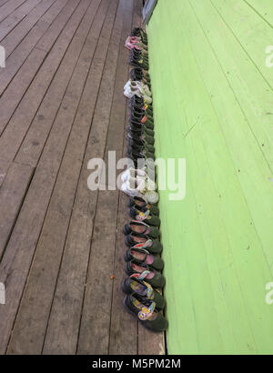 Ko Panyi è un villaggio di pescatori in Phang Nga, Thailandia, notevole per essere costruito su palafitte da pescatori Indonesiani con una popolazione di 360 fami Foto Stock