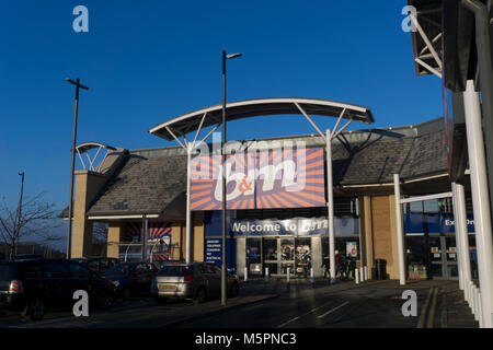 B&M store, Straiton retail park, Loanhead, Edimburgo. Digital Signage. Foto Stock
