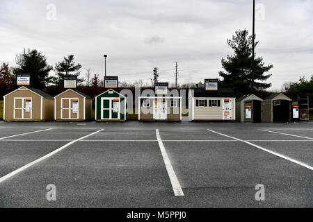 Pre-costruita magazzini di stoccaggio al Home Depot Foto Stock